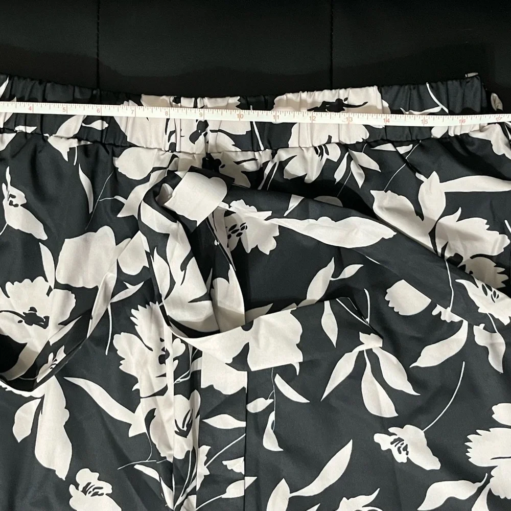 NWT 2 pc pants suit Floral Set Black and White Women's Pants with Black Top - Picture 5 of 7